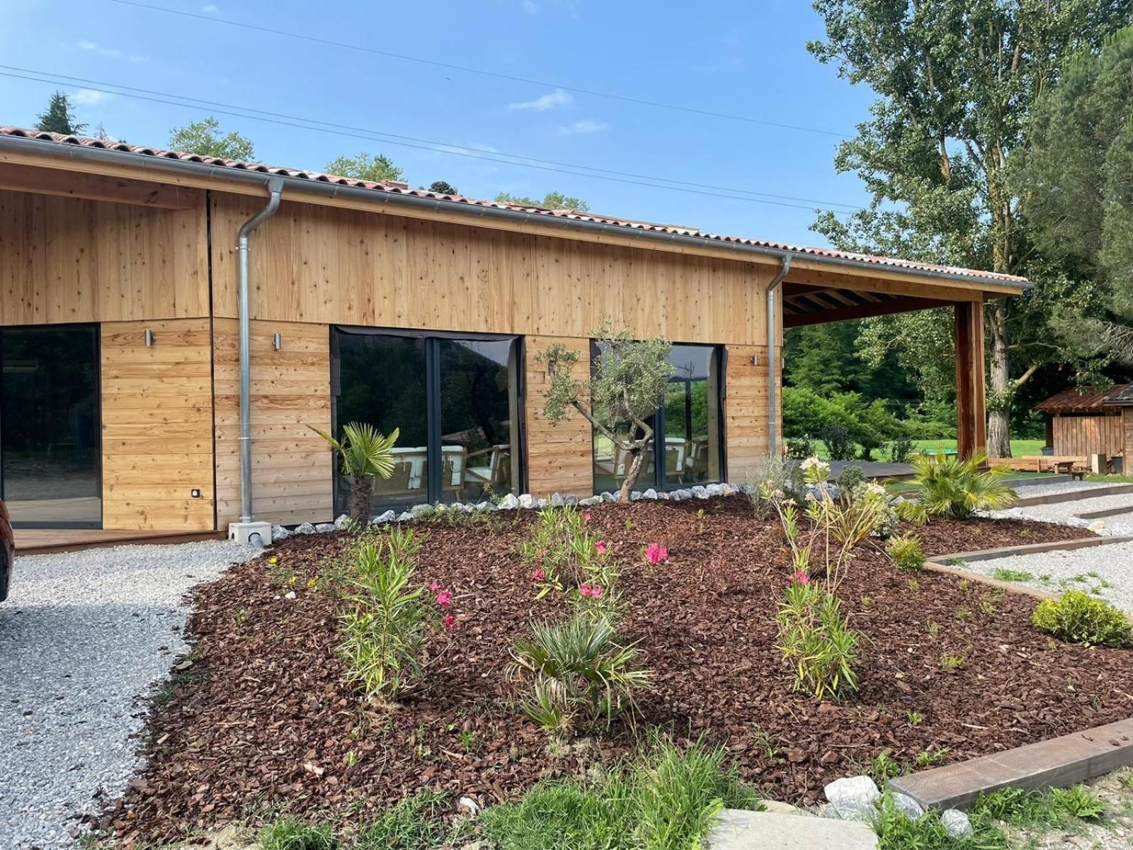 Les Chalets Montréjeau Exterior photo