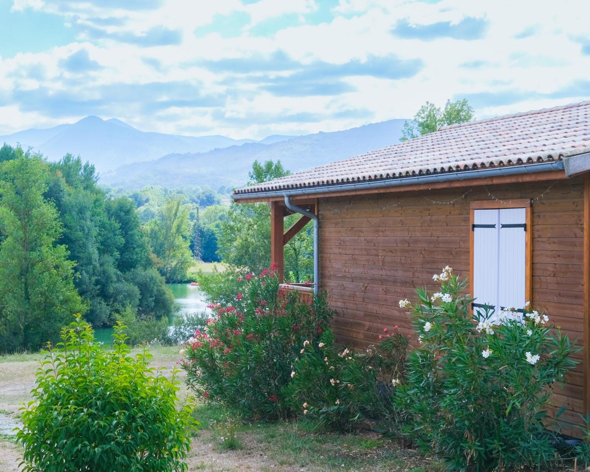 Les Chalets Montréjeau Exterior photo